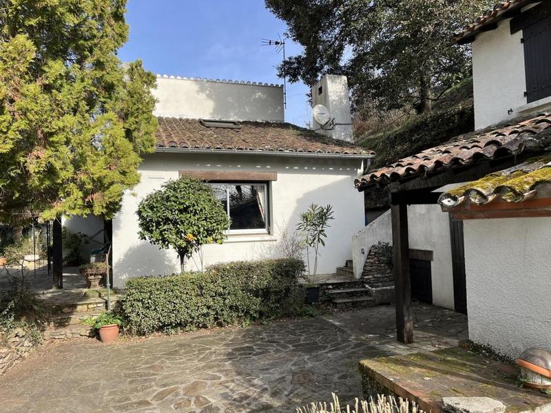 Propriété - 220 m² - 10 pièces