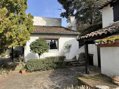 Propriété - 220 m² - 10 pièces