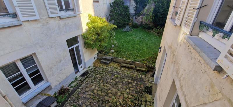 Maison - 340 m² - 6 pièces