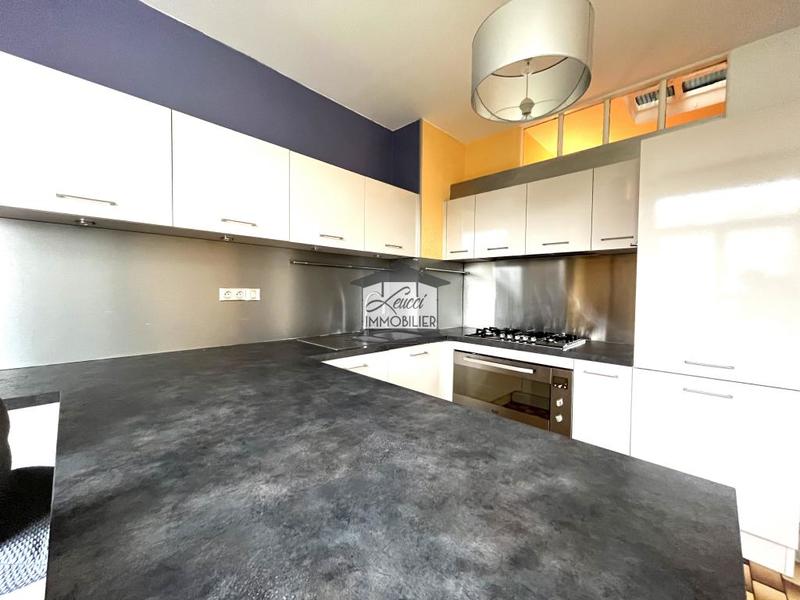 Maison - 210 m² - 10 pièces