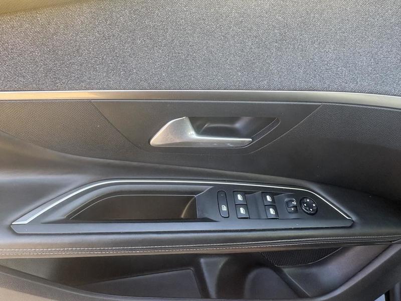 Peugeot 3008 131cv Bluehdi Allure Eat8 Boite Auto