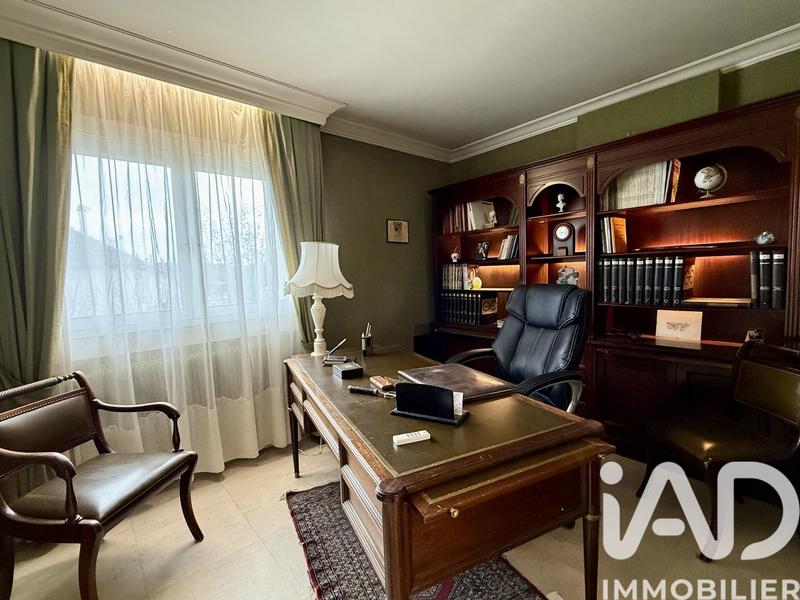 Maison - 230 m² - 6 pièces