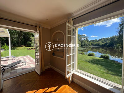 Maison - 411 m² - 10 pièces