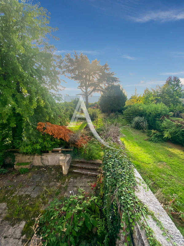 Maison - 230 m² - 7 pièces