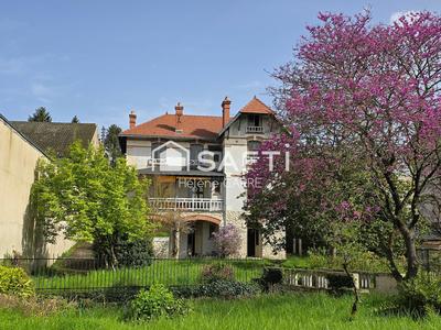 Maison - 200 m² - 7 pièces