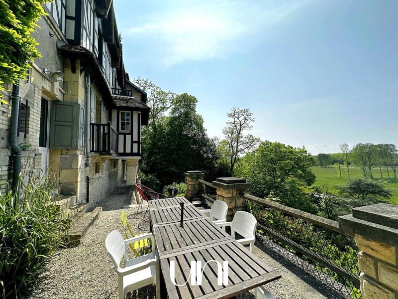 Maison - 280 m² - 9 pièces