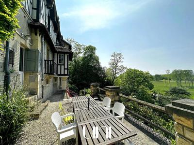 Maison - 280 m² - 9 pièces