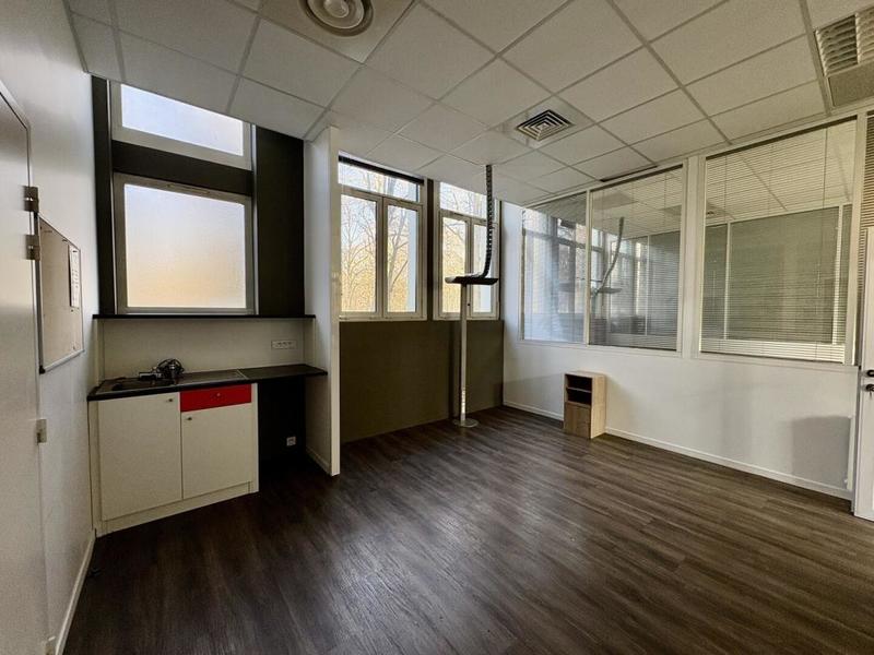 Bureau - 220 m² - 5 pièces