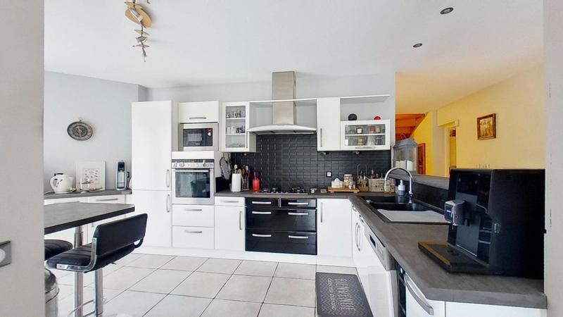 Maison - 141 m² - 6 pièces