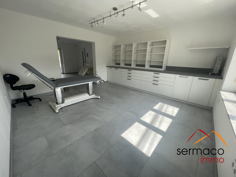 Local commercial - 94 m² - 4 pièces