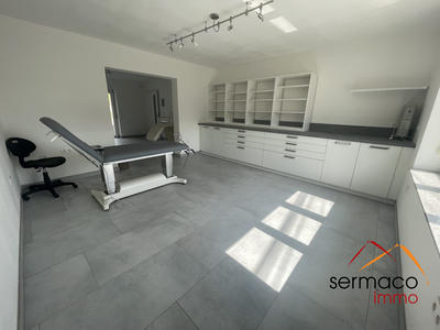 Local commercial - 94 m² - 4 pièces