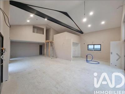 Maison - 252 m² - 8 pièces