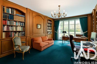 Maison - 468 m² - 12 pièces