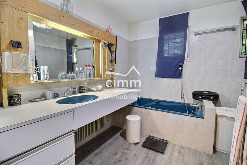 Villa - 363 m² - 6 pièces