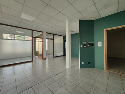 Local commercial - 87 m² - 6 pièces