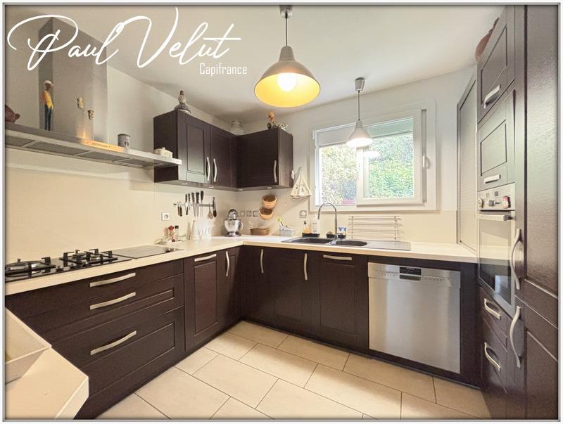 Maison - 235 m² - 9 pièces