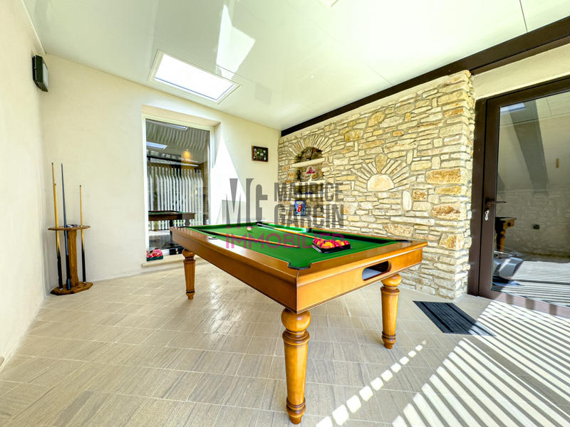 Maison - 212 m² - 6 pièces