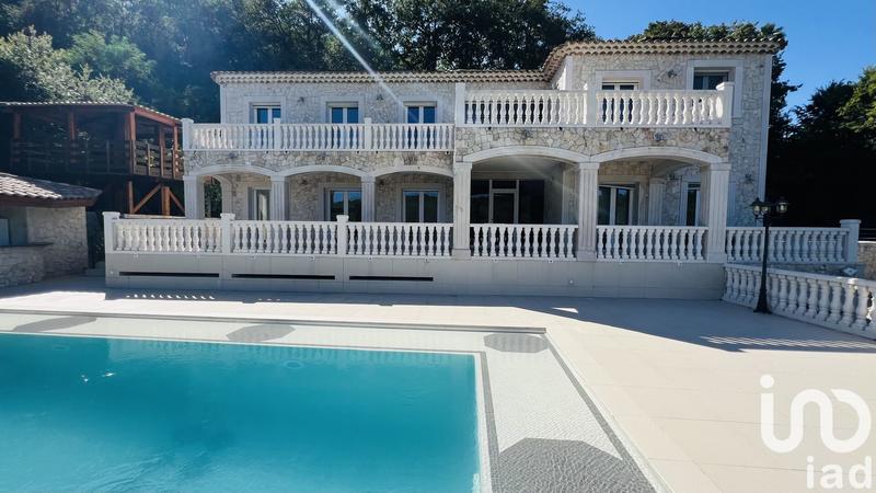 Maison - 252 m² - 7 pièces