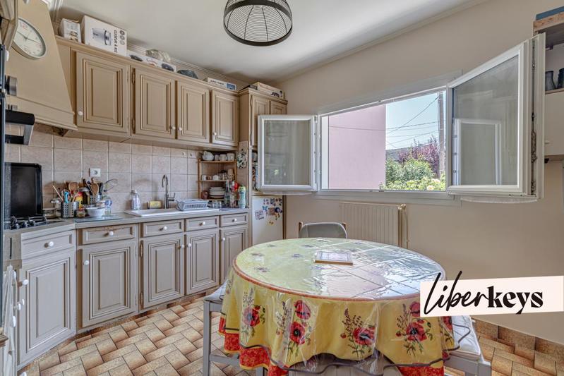 Maison - 94 m² - 5 pièces