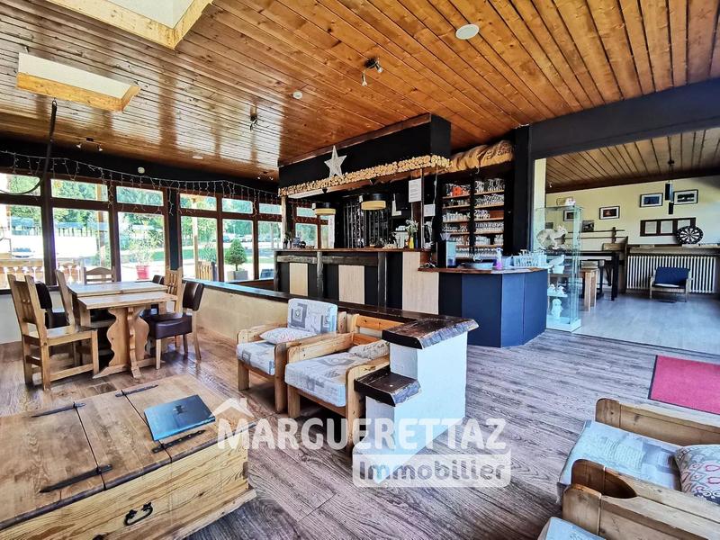 Propriété - 3 500 m² - 70 pièces