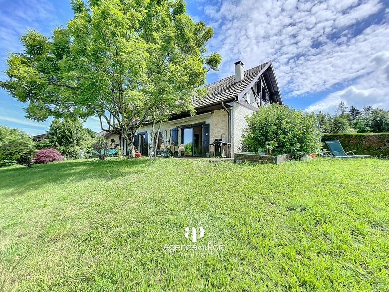 Maison traditionnelle - 185 m² - 8 pièces