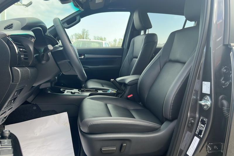 Toyota Hilux 2.8 204 Bva Invincible 4p 0taxe