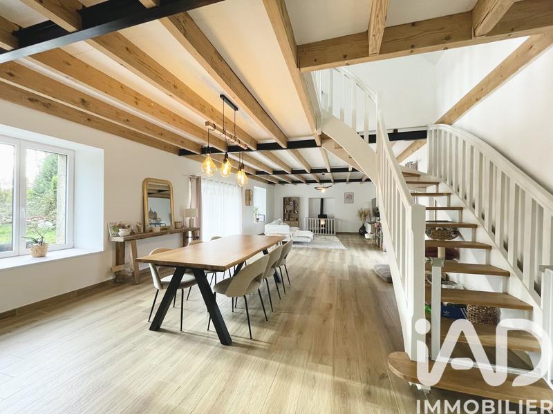 Maison - 234 m² - 8 pièces