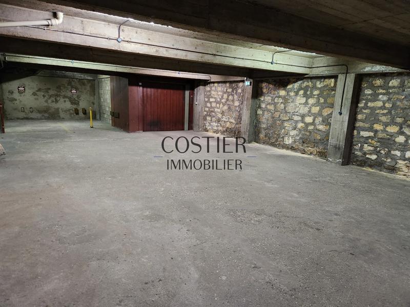 Parking / Garage - 10 m²