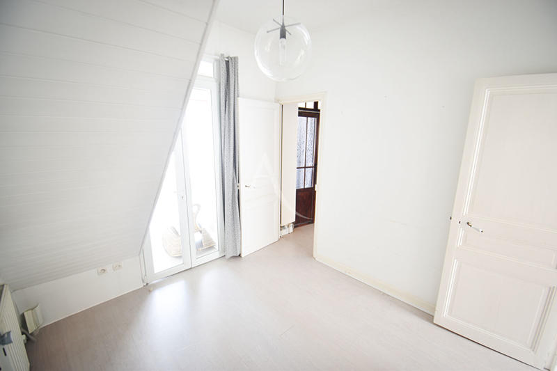 Maison - 197 m² - 9 pièces