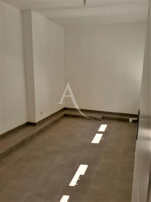 Local commercial - 53 m² - 4 pièces