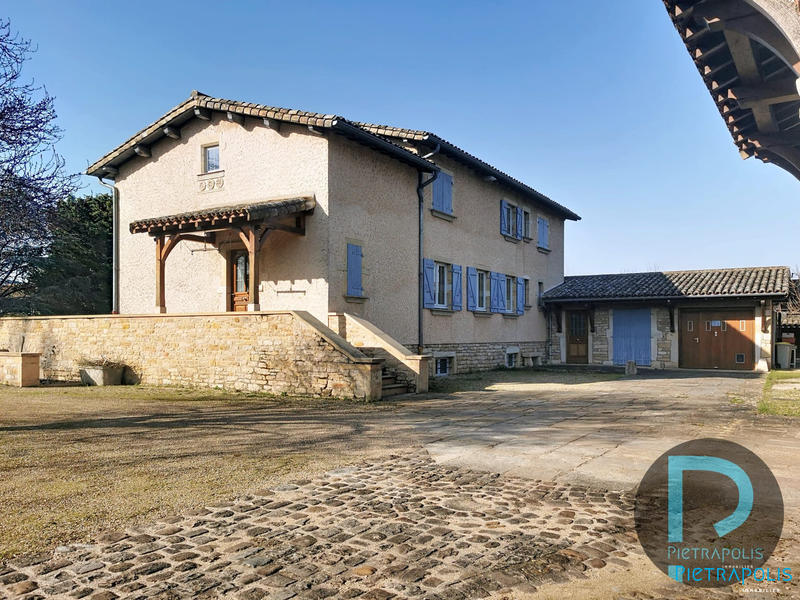 Maison - 280 m² - 9 pièces