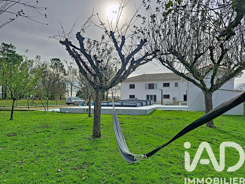 Maison - 330 m² - 13 pièces