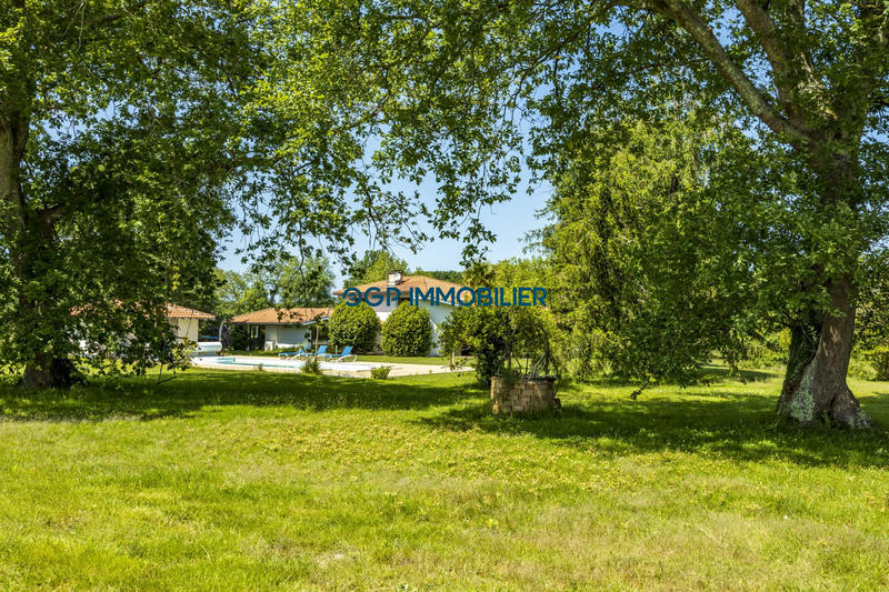 Maison - 214 m² - 6 pièces