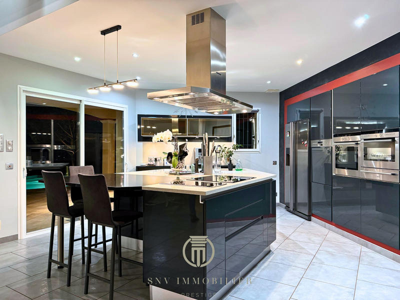 Maison - 276 m² - 9 pièces