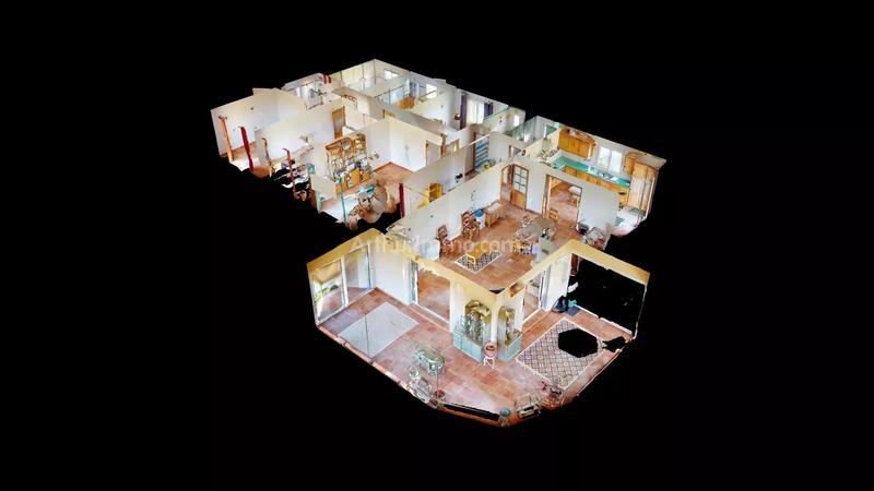 Maison - 215 m² - 5 pièces