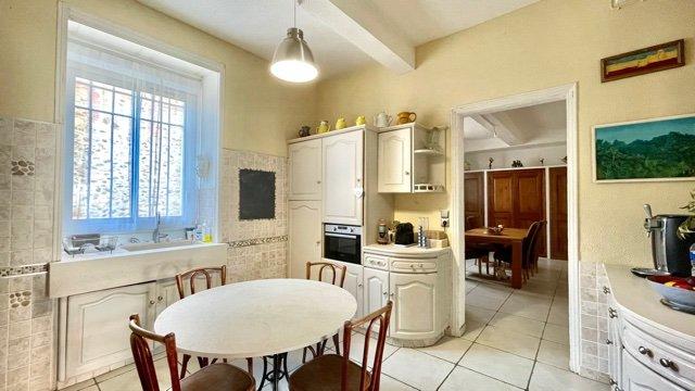 Maison - 280 m² - 6 pièces