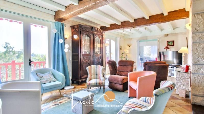 Maison - 235 m² - 9 pièces