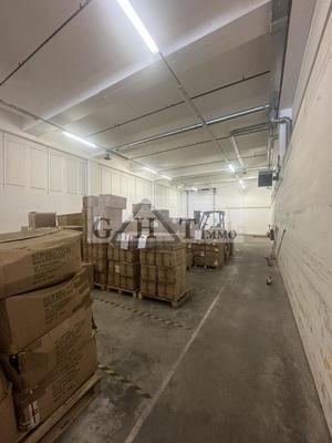 Entrepôt - 1 080 m²