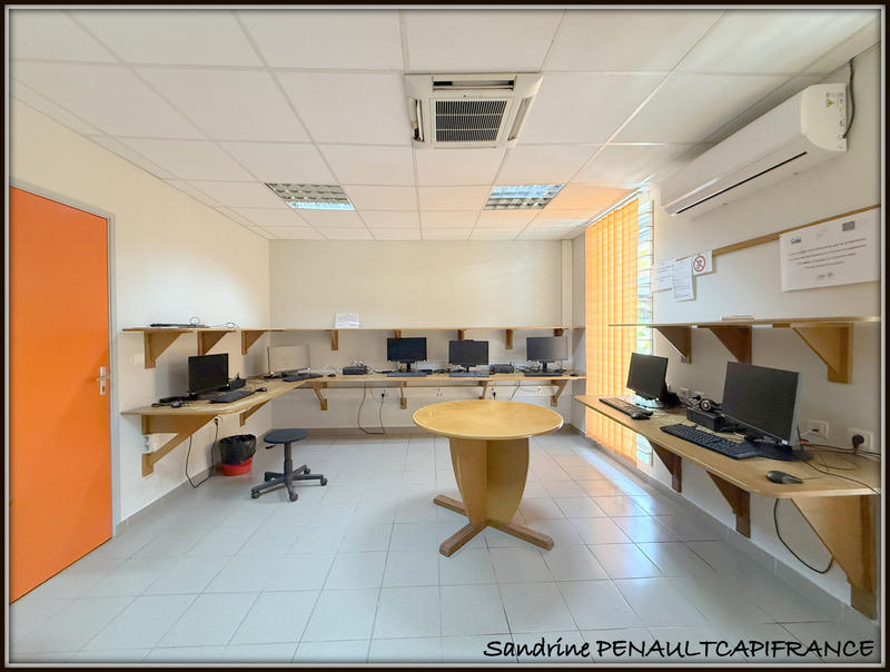 Bureau - 457 m² - 18 pièces