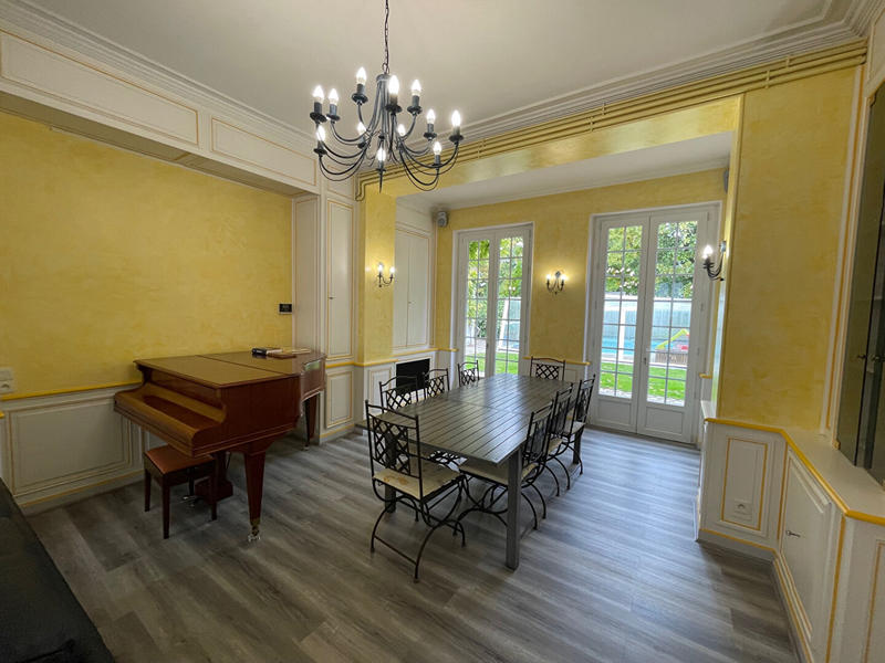 Maison - 295 m² - 10 pièces