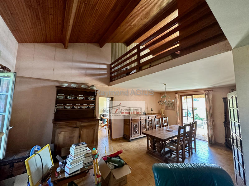 Maison - 219 m² - 13 pièces