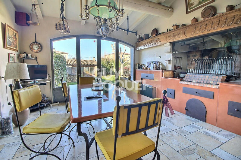 Demeure - 275 m² - 7 pièces