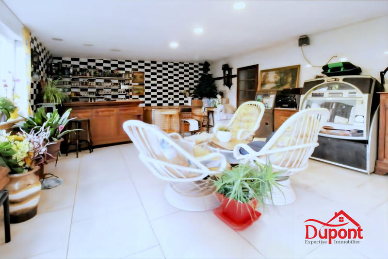 Maison - 240 m² - 6 pièces