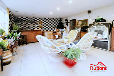 Maison - 240 m² - 6 pièces