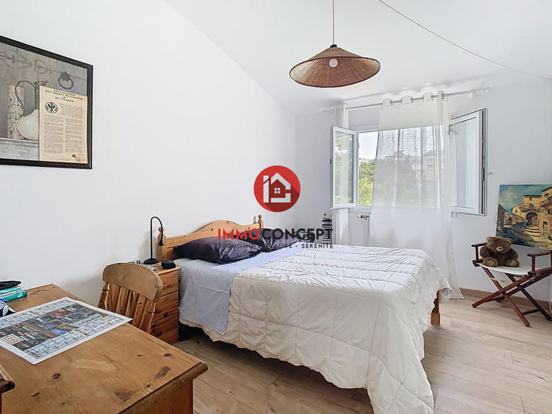 Maison traditionnelle - 157 m² - 8 pièces