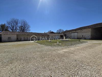 Propriété - 245 m² - 7 pièces