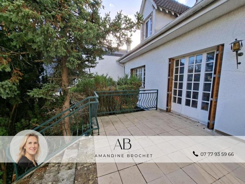 Maison - 193 m² - 9 pièces