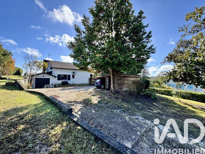 Maison - 190 m² - 8 pièces