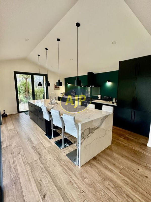 Maison d'architecte - 197 m² - 7 pièces