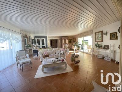 Maison - 240 m² - 5 pièces